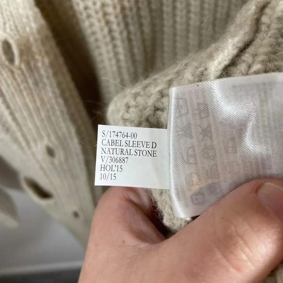 Banana Republic Oversized Cable Knit Wool/Alpaca Blend Cardigan in Beige Size S - Picture 6 of 9
